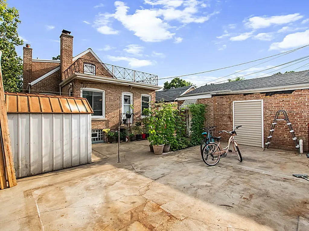 6952 West Summerdale Avenue Chicago IL 60656