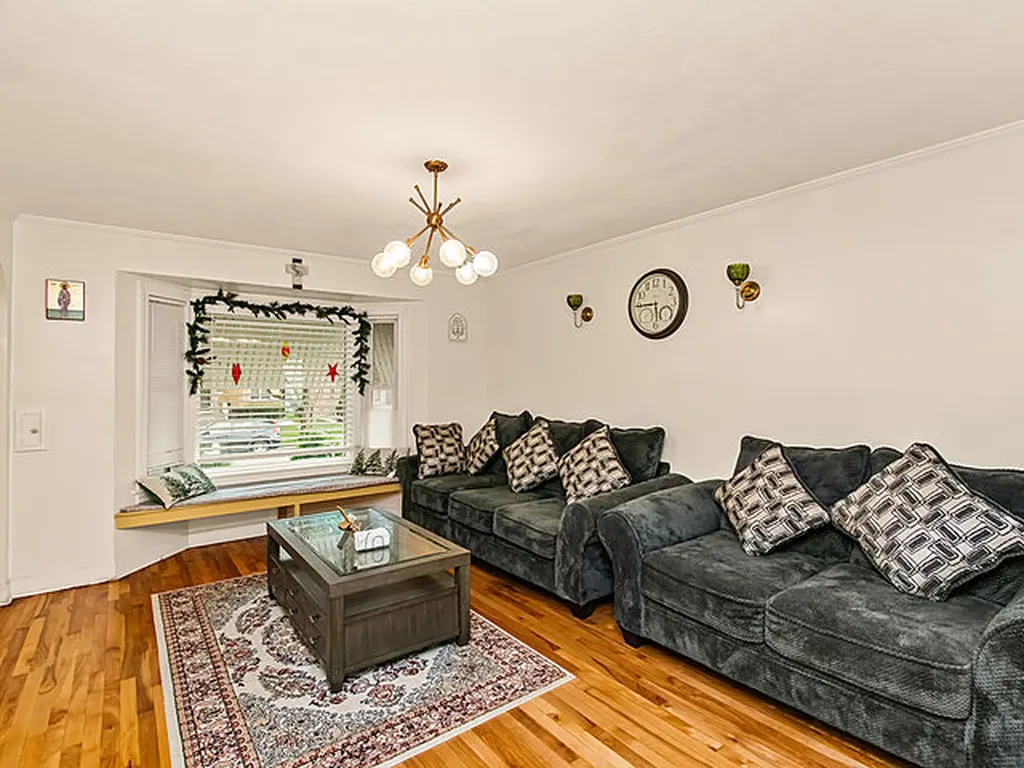 6952 West Summerdale Avenue Chicago IL 60656