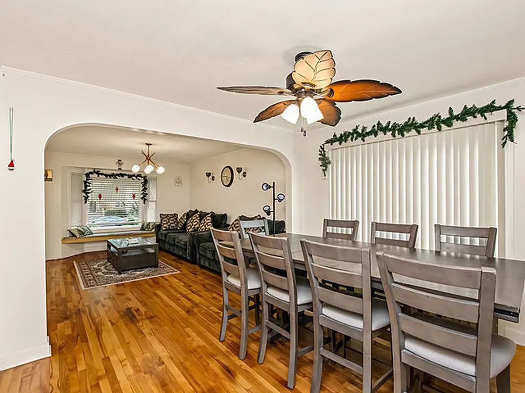 6952 West Summerdale Avenue Chicago IL 60656
