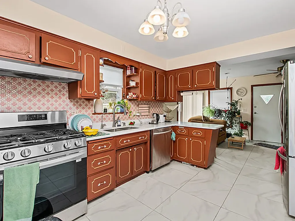 6952 West Summerdale Avenue Chicago IL 60656