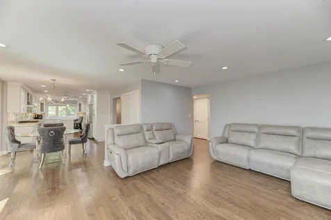 1119 West White Oak Street Arlington Heights IL 60005