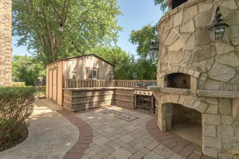 1119 West White Oak Street Arlington Heights IL 60005