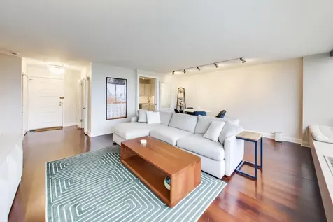 2800 North Lake Shore Drive Chicago IL 60657