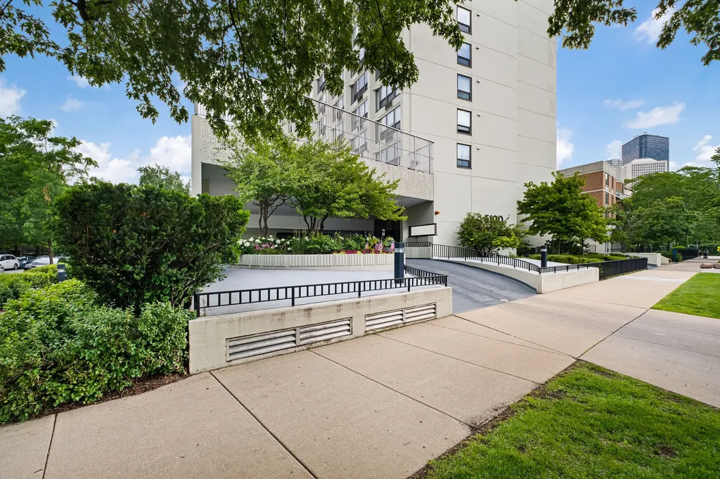 5100 North Marine Drive Chicago IL 60640