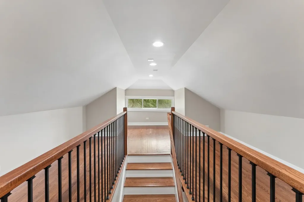 8015 South Paxton Avenue Chicago IL 60617