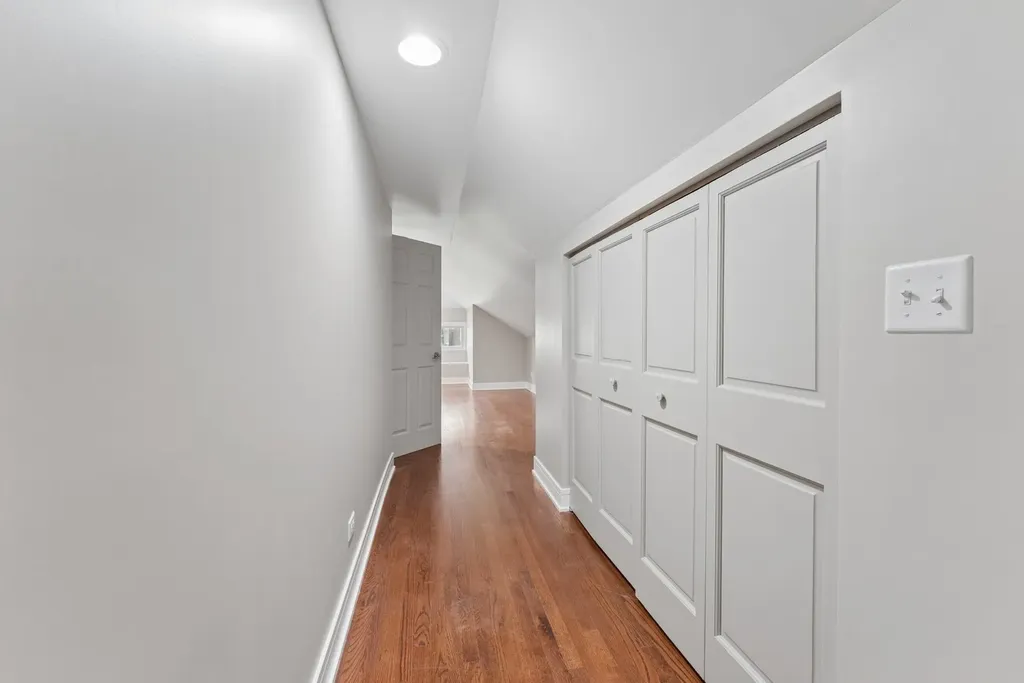 8015 South Paxton Avenue Chicago IL 60617