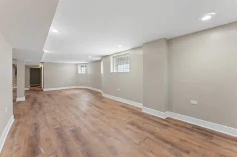 8015 South Paxton Avenue Chicago IL 60617