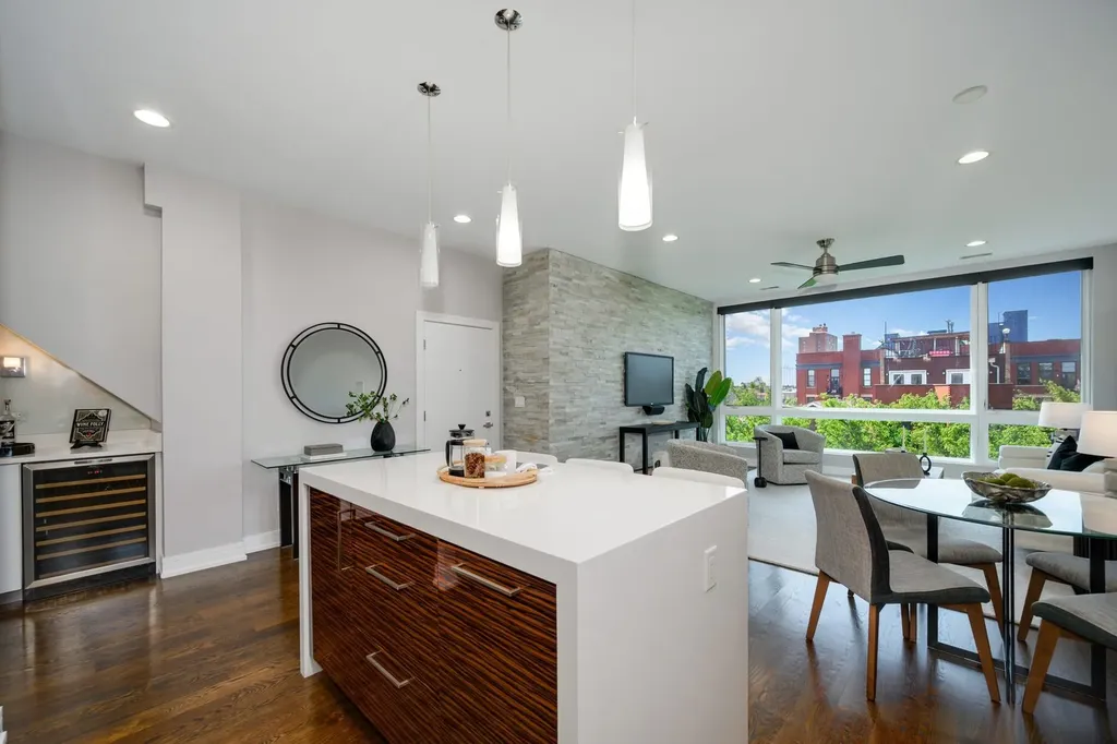 1446 West Cortez Avenue Chicago IL 60642