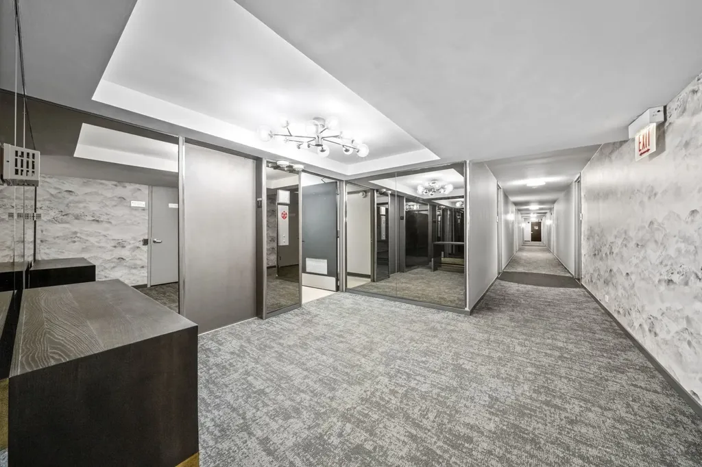 1555 North Sandburg Terrace Chicago IL 60610