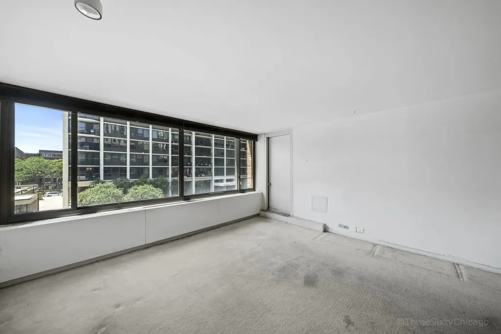1555 North Sandburg Terrace Chicago IL 60610