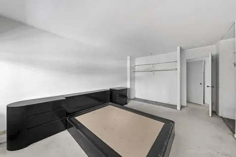 1555 North Sandburg Terrace Chicago IL 60610