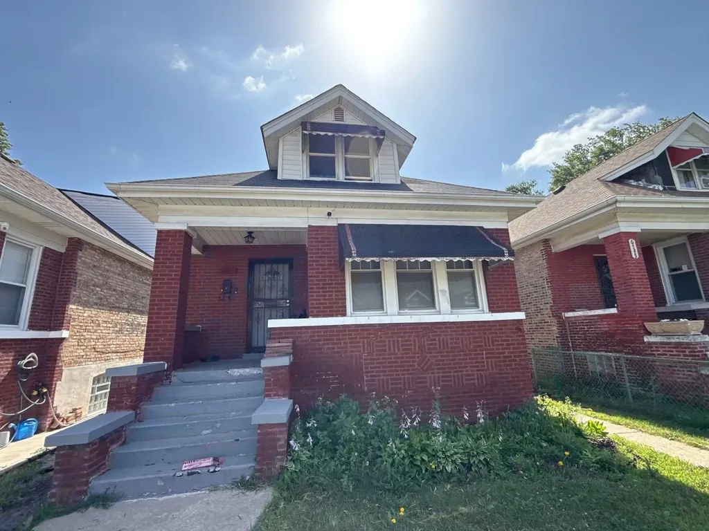 6743 South Carpenter Street Chicago IL 60621