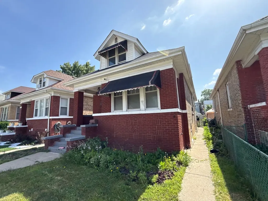 6743 South Carpenter Street Chicago IL 60621