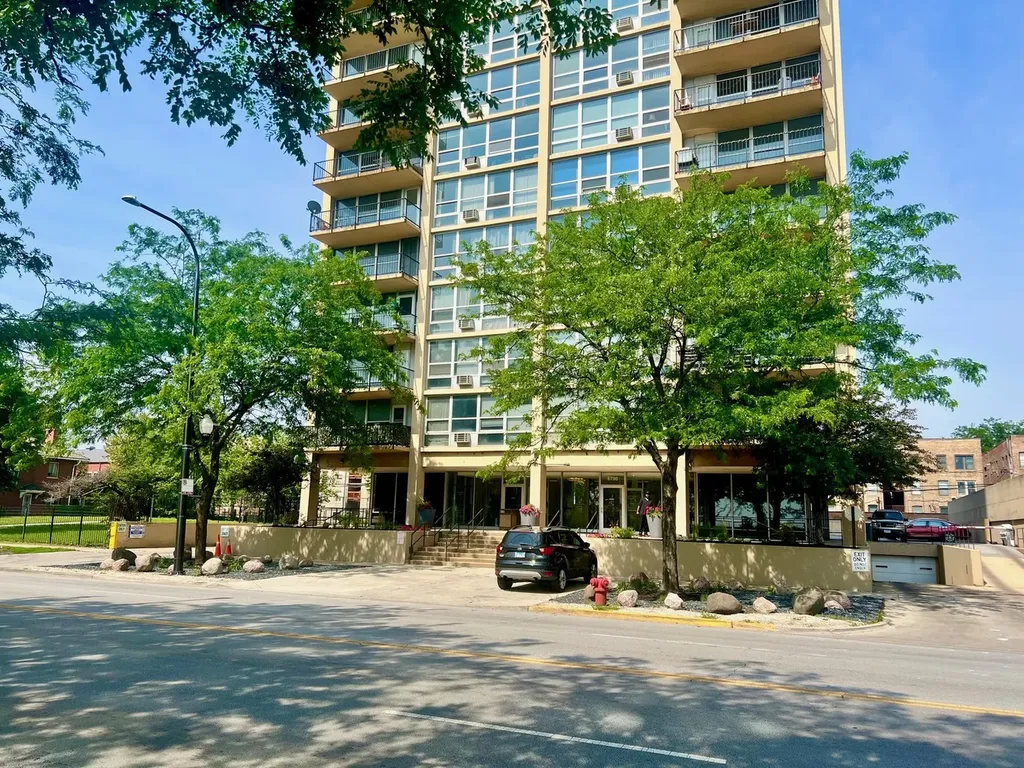 6730 South South Shore Drive Chicago IL 60649