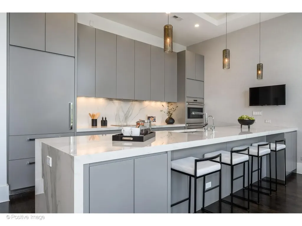 2037 West Division Street Chicago IL 60622
