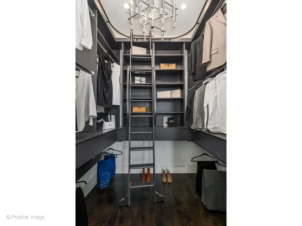 2037 West Division Street Chicago IL 60622