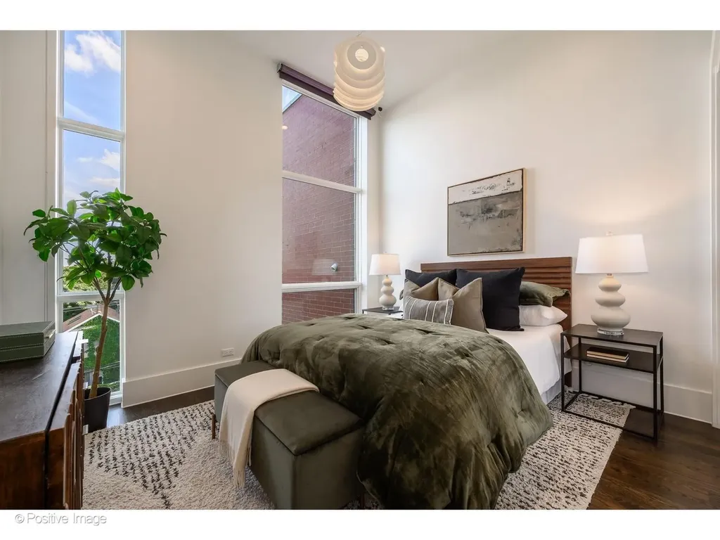 2037 West Division Street Chicago IL 60622