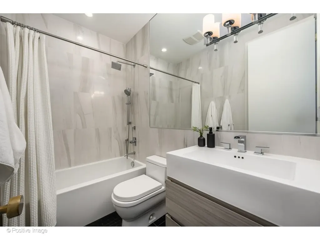 2037 West Division Street Chicago IL 60622