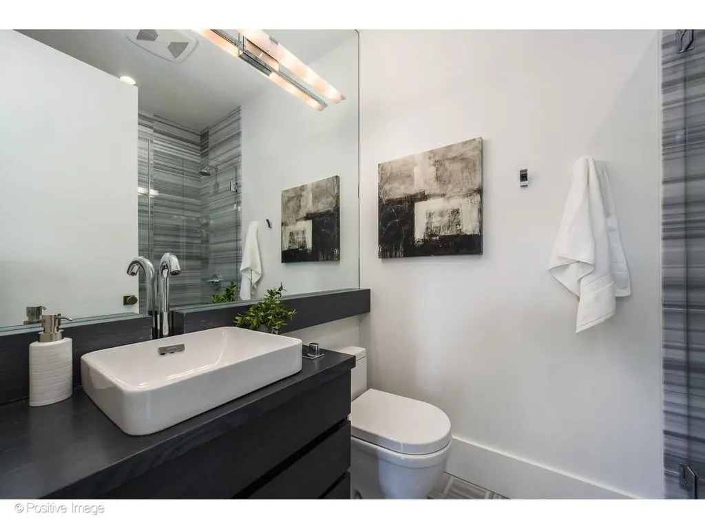 2037 West Division Street Chicago IL 60622