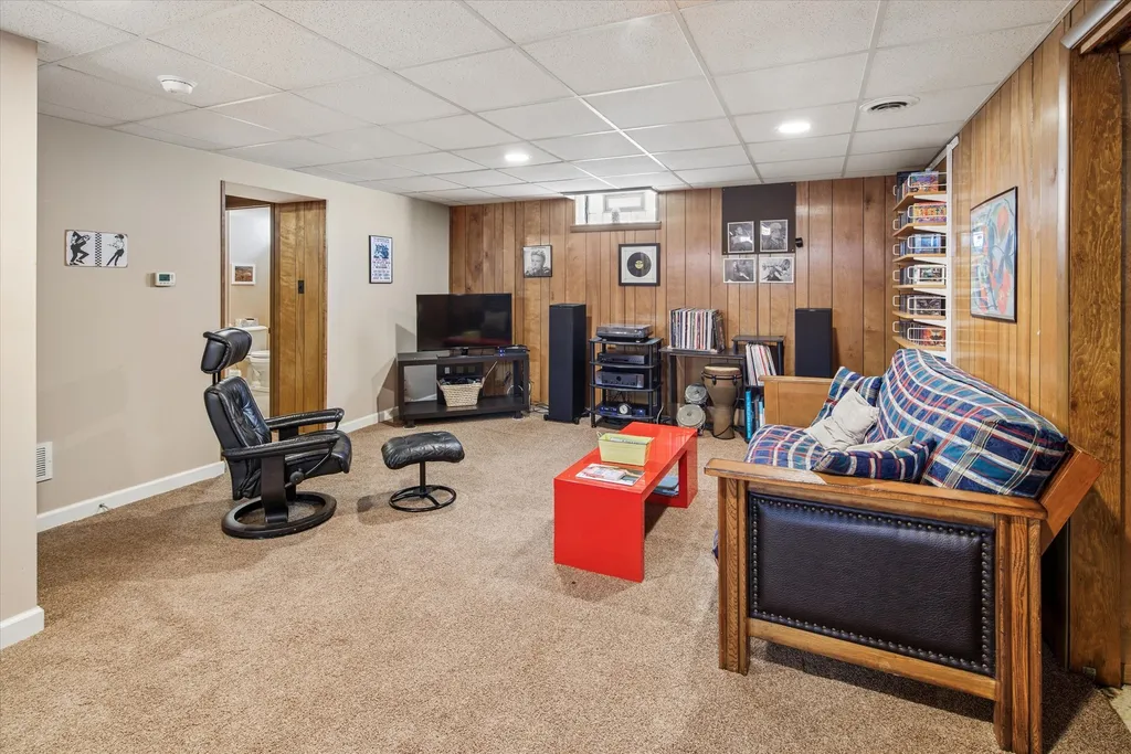 605 South Fern Avenue Elmhurst IL 60126