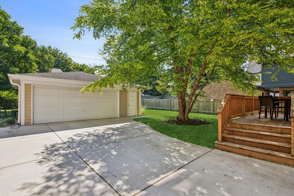 605 South Fern Avenue Elmhurst IL 60126
