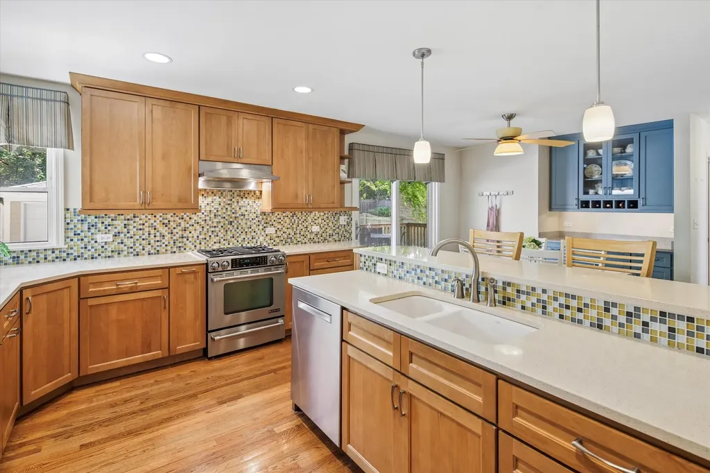 605 South Fern Avenue Elmhurst IL 60126