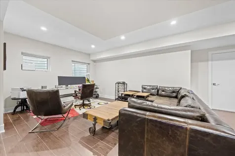 2009 Skyelar Court Highland Park IL 60035