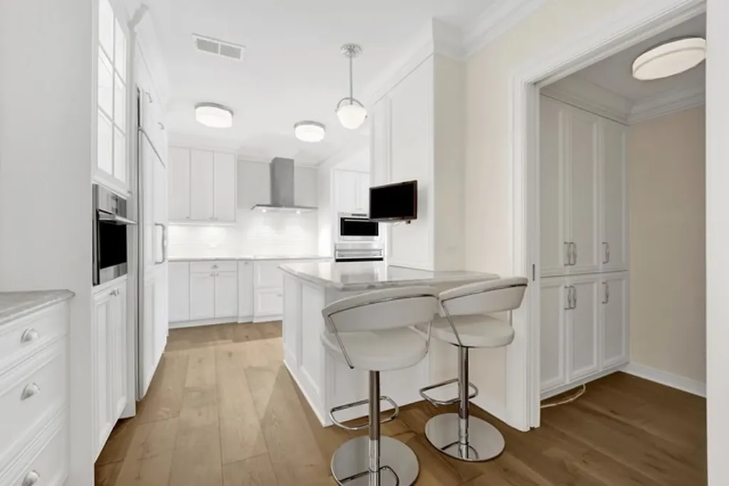 40 East Delaware Place Chicago IL 60611