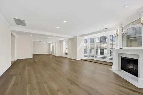 40 East Delaware Place Chicago IL 60611