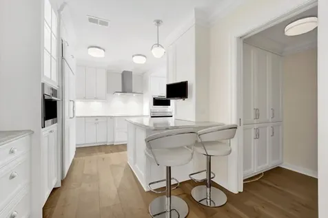 40 East Delaware Place Chicago IL 60611