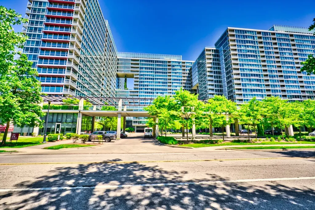 9725 Woods Drive Skokie IL 60077