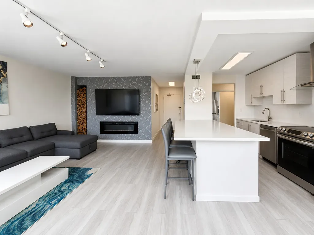 1455 North Sandburg Terrace Chicago IL 60610