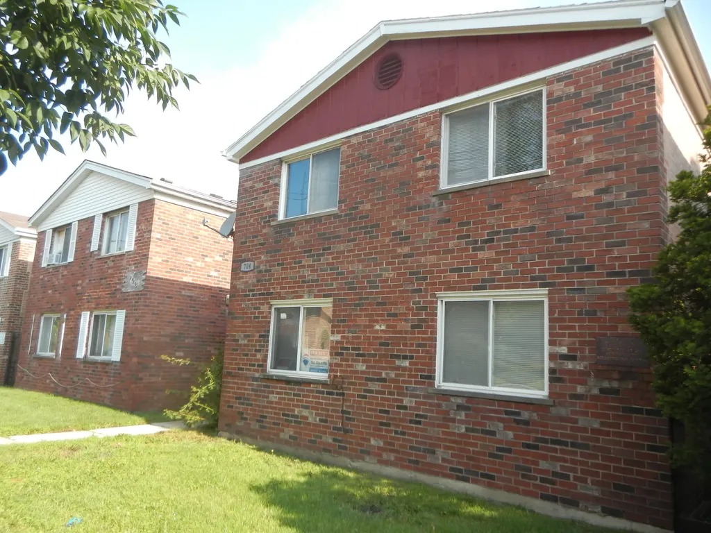 704 West 111th Street Chicago IL 60628