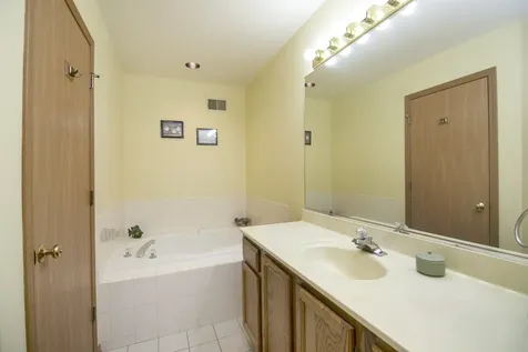 5615 West Von Avenue Monee IL 60449