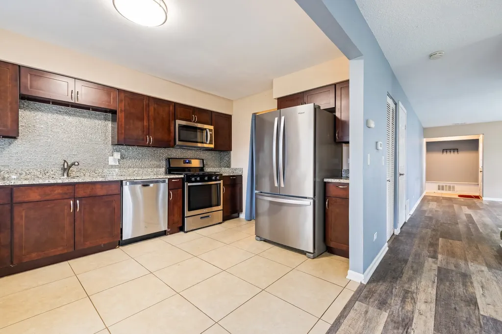 510 Nebraska Circle Carol Stream IL 60188