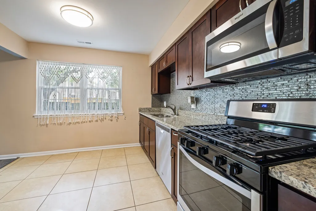 510 Nebraska Circle Carol Stream IL 60188