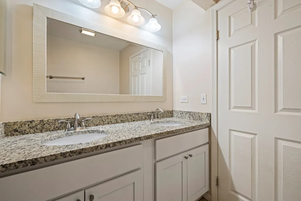 510 Nebraska Circle Carol Stream IL 60188