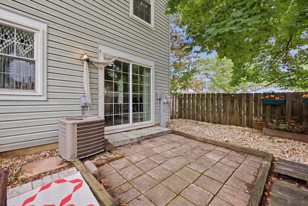510 Nebraska Circle Carol Stream IL 60188