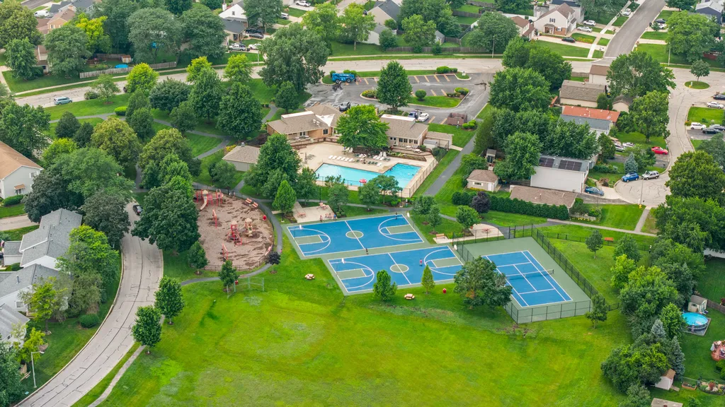 510 Nebraska Circle Carol Stream IL 60188