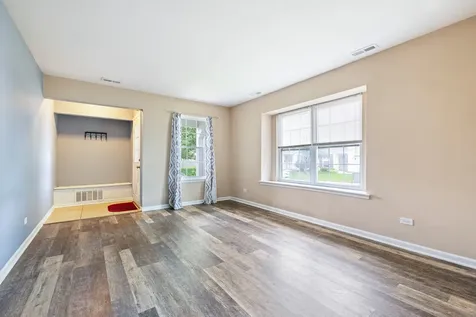 510 Nebraska Circle Carol Stream IL 60188