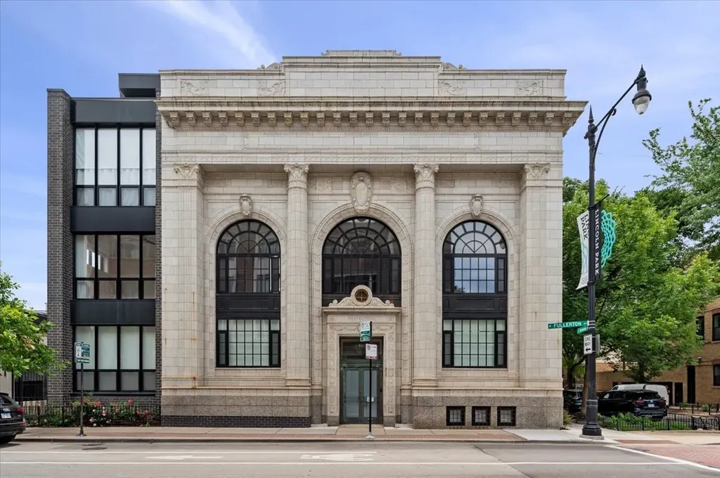 1425 West Fullerton Avenue Chicago IL 60614