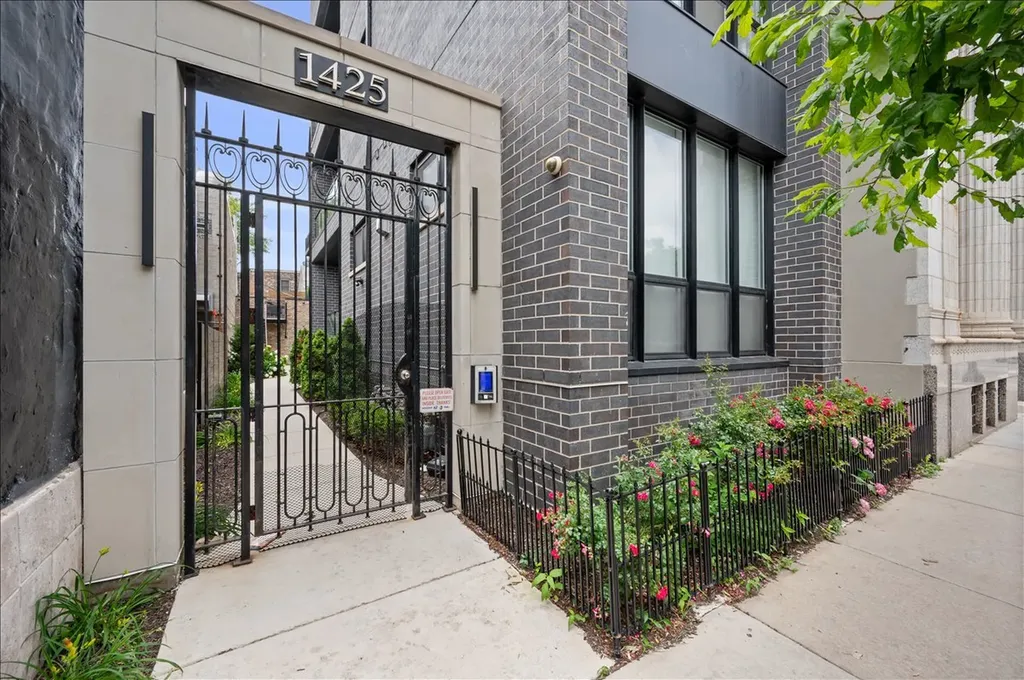 1425 West Fullerton Avenue Chicago IL 60614