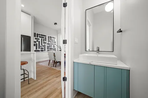 4246 West Belmont Avenue Chicago IL 60641