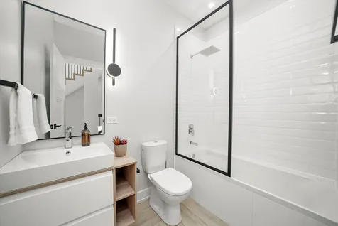 4246 West Belmont Avenue Chicago IL 60641