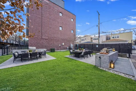 4246 West Belmont Avenue Chicago IL 60641