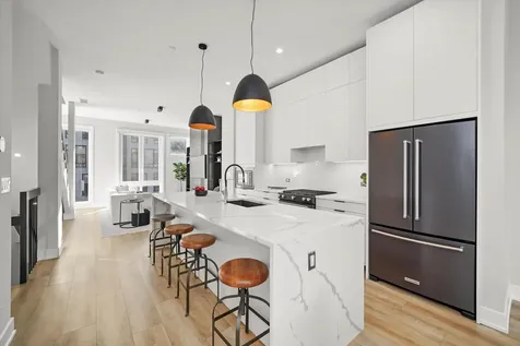 4246 West Belmont Avenue Chicago IL 60641