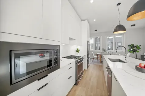 4246 West Belmont Avenue Chicago IL 60641