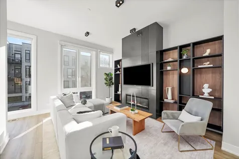 4246 West Belmont Avenue Chicago IL 60641