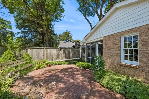 1436 Arbor Vitae Road Deerfield IL 60015