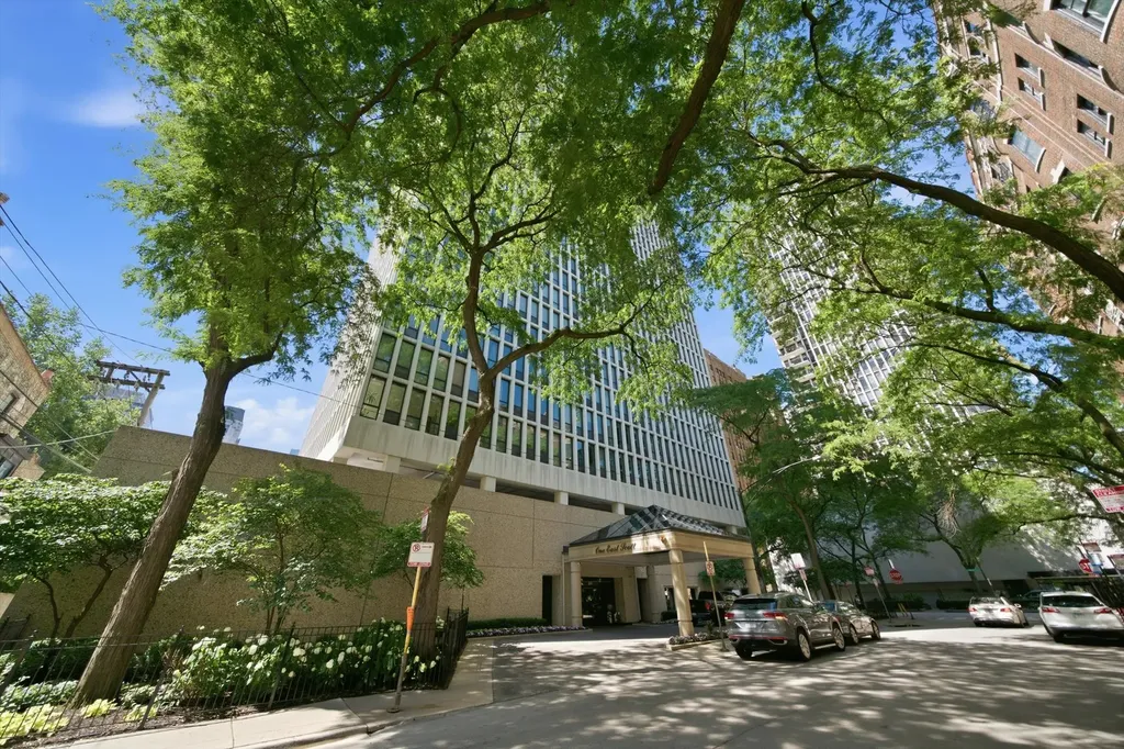 1 East Scott Street Chicago IL 60610